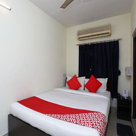 Oyo 13906 Vinita Inn Santragachi Bagian luar foto