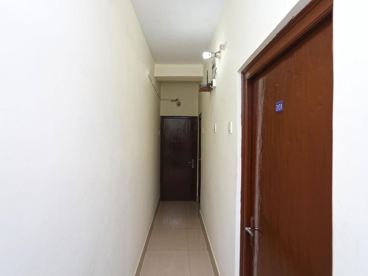 Oyo 13906 Vinita Inn Santragachi Bagian luar foto