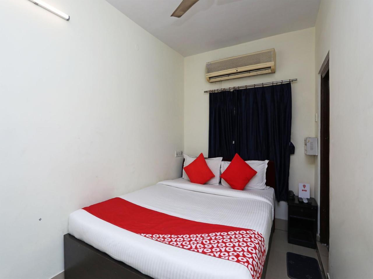 Oyo 13906 Vinita Inn Santragachi Bagian luar foto