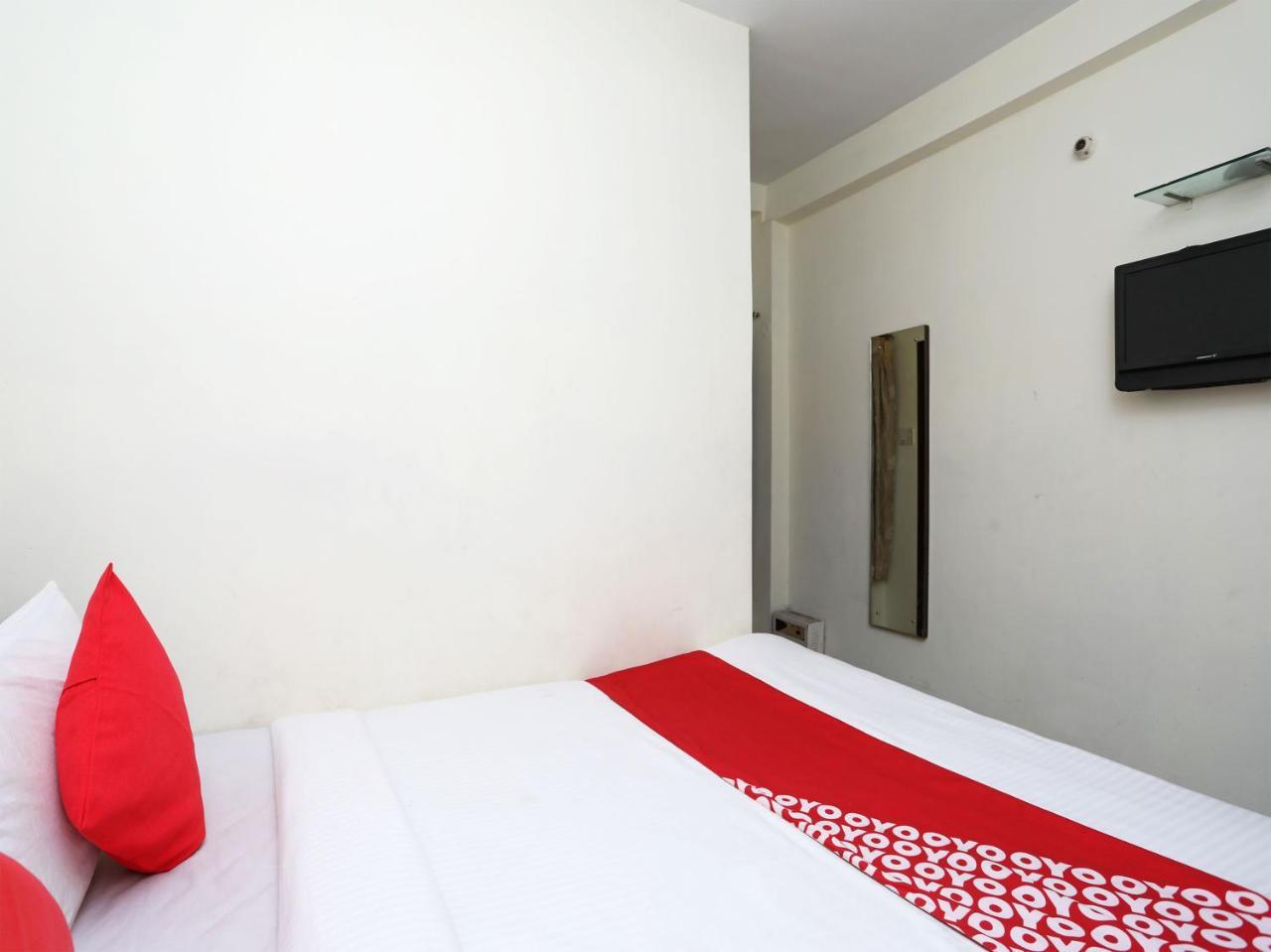 Oyo 13906 Vinita Inn Santragachi Bagian luar foto