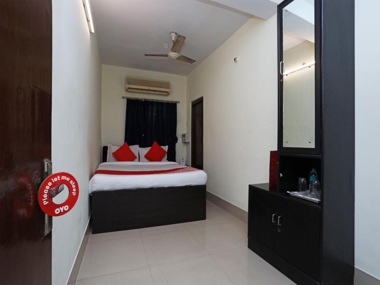 Oyo 13906 Vinita Inn Santragachi Bagian luar foto