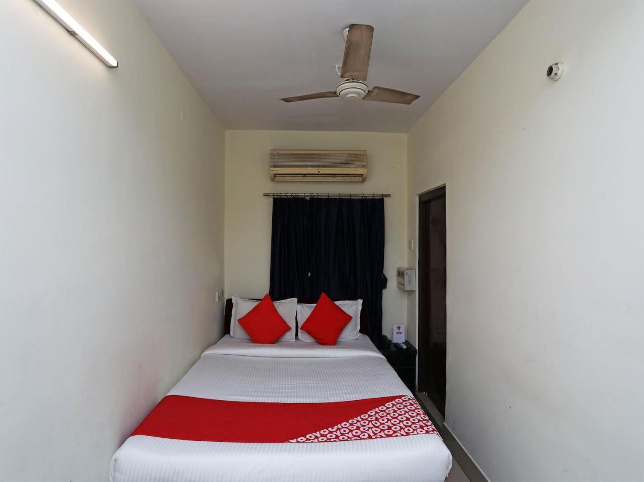 Oyo 13906 Vinita Inn Santragachi Bagian luar foto